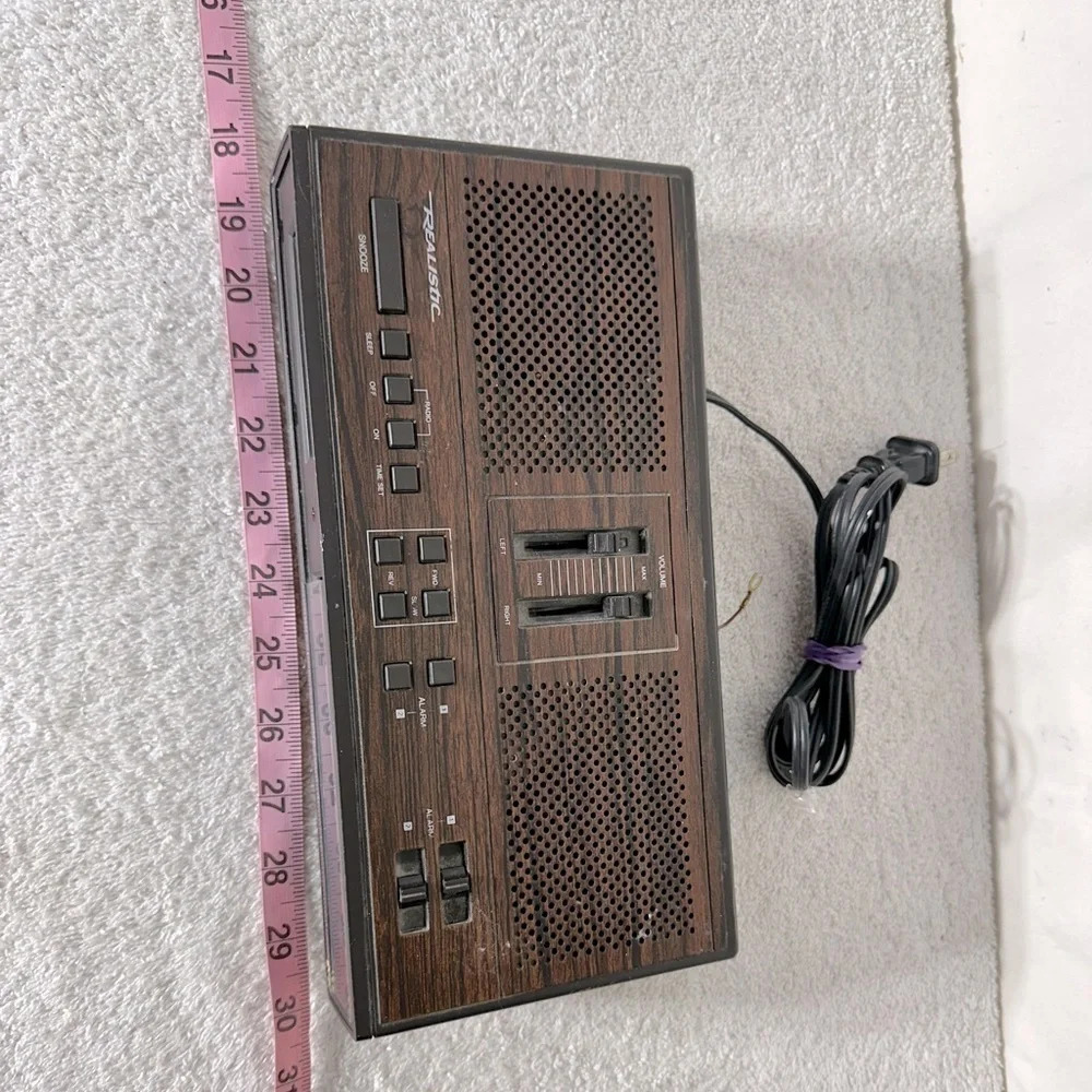Vintage Realistic Digital Clock Radio For Parts - Picture 14 of 14